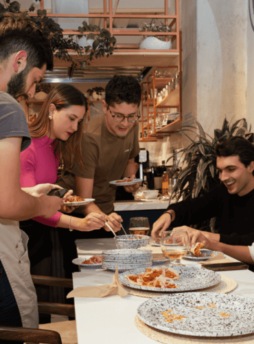 Cena o Almuerzo corporativo con servivio a la mesa